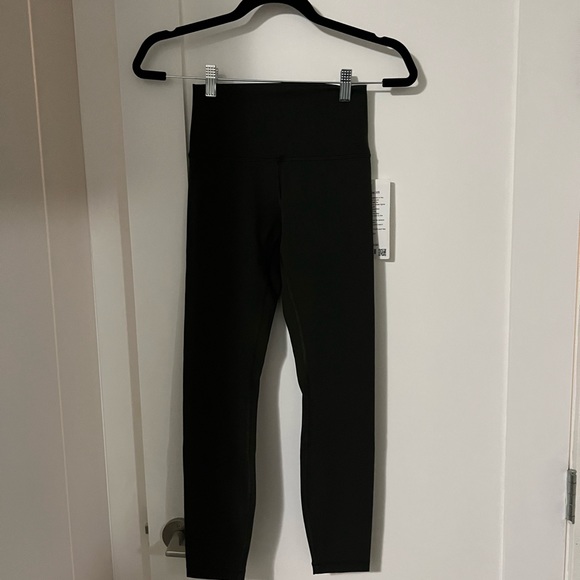 NWT lululemon wunder under HR tight 25” - size 4 - Picture 2 of 3